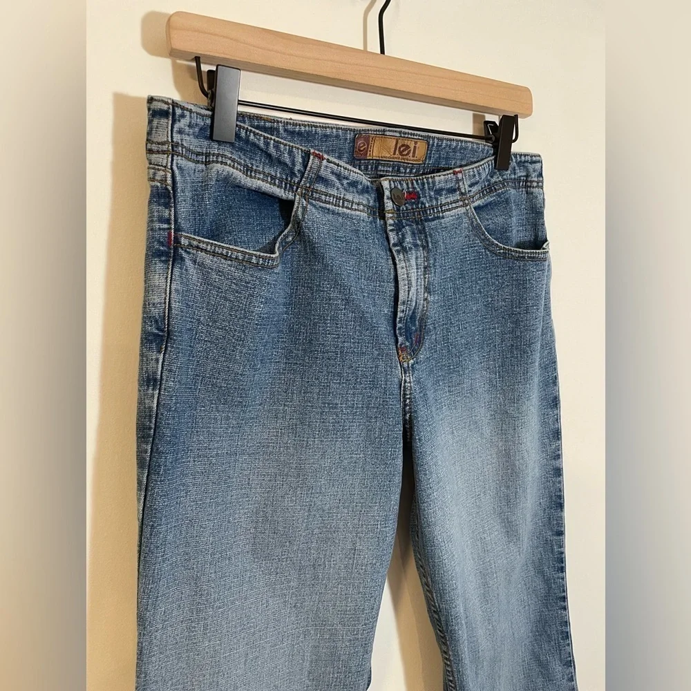 Vintage LEI Throwback Denim Jeans Flare Leg Size 11 Lighter Wash Y2K